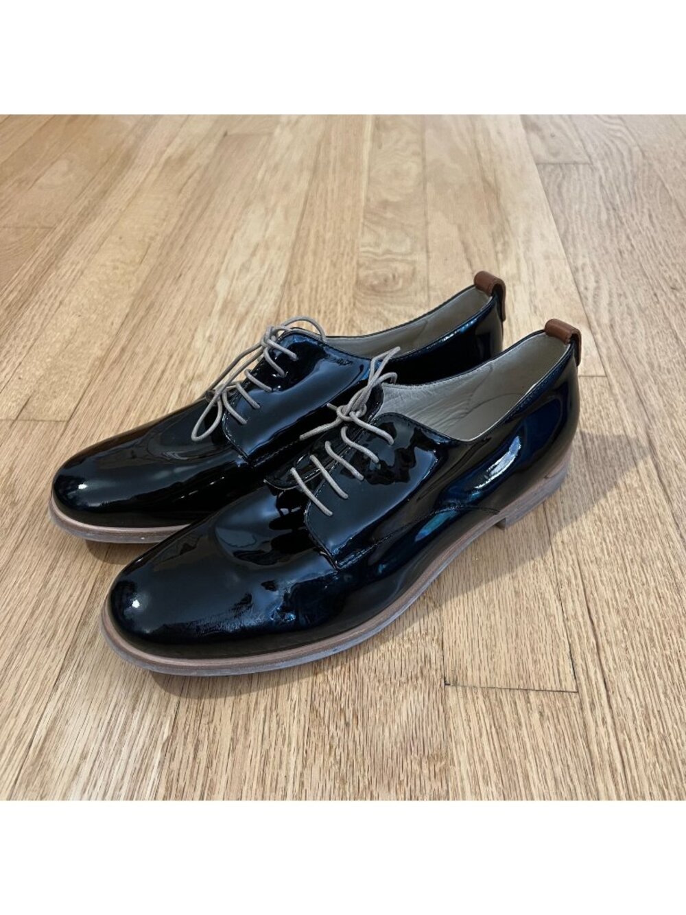 AGL Attilio Giusti Leombruni Black Patent Leather Oxfords Women's Size EU 38.5